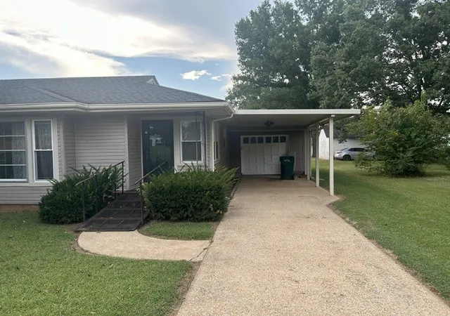 Photo 2 of Single family home for sale at 318 S Cedar Ln, Pulaski, TN 38478 | MLS# 3544450 | Listing updated on 2026-10-05