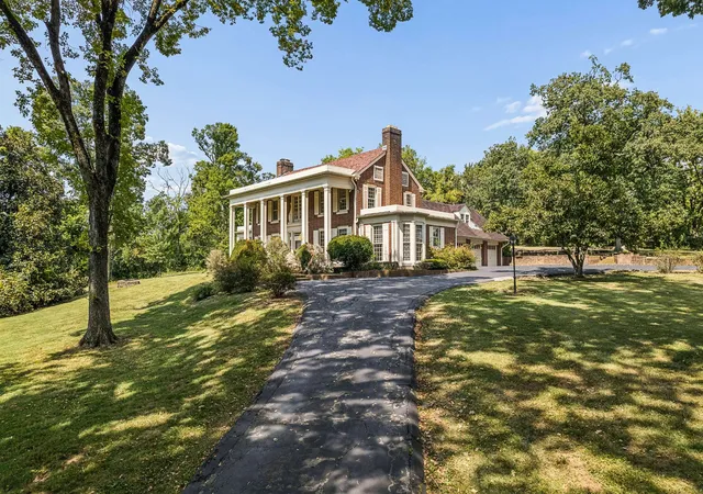 Photo 1 of Single family home for sale at 820 Overton Ln, Nashville, TN 37220 | MLS# 3542827 | Listing updated on 2026-09-06