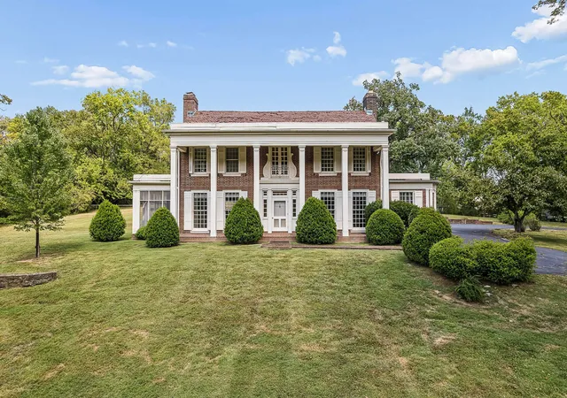 Photo 2 of Single family home for sale at 820 Overton Ln, Nashville, TN 37220 | MLS# 3542827 | Listing updated on 2026-09-06