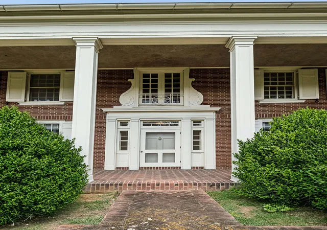 Photo 3 of Single family home for sale at 820 Overton Ln, Nashville, TN 37220 | MLS# 3542827 | Listing updated on 2026-09-06