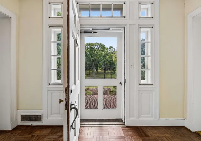 Photo 4 of Single family home for sale at 820 Overton Ln, Nashville, TN 37220 | MLS# 3542827 | Listing updated on 2026-09-06