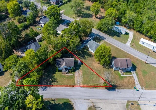 Photo 2 of Single family home for sale at 1435 Silver Crk Rd, Lewisburg, TN 37091 | MLS# 3592891 | Listing updated on 2026-10-08