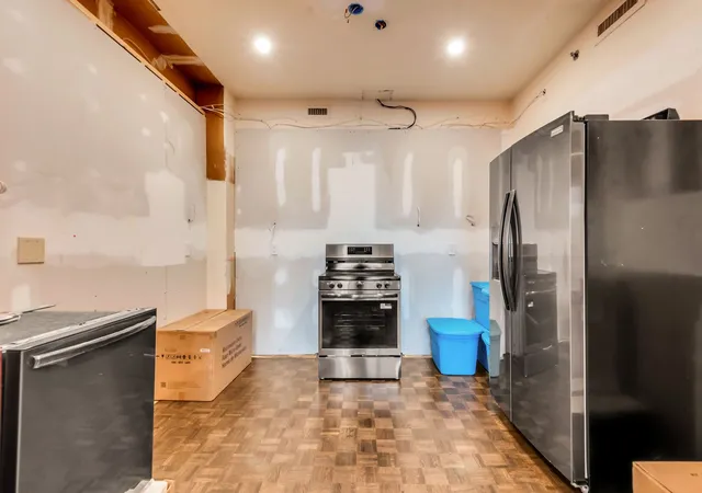 Photo 4 of Condo for sale at 105 Leake Ave #34, Nashville, TN 37205 | MLS# 3542280 | Listing updated on 2026-09-04