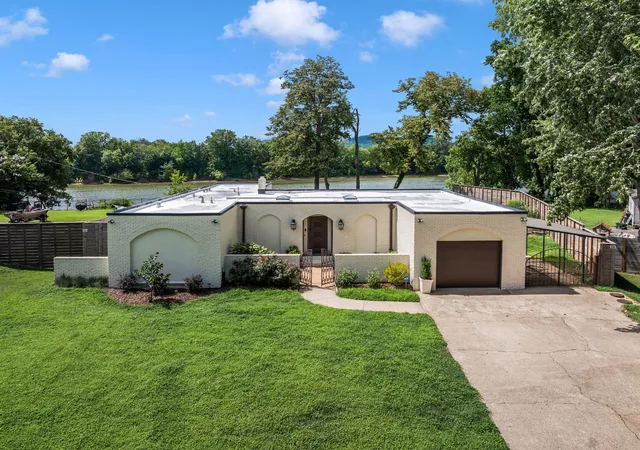 Photo 1 of Sale Pending at 6556 Upton Ln, Nashville, TN 37209 | MLS# 3542318 | Listing updated on 2026-09-04