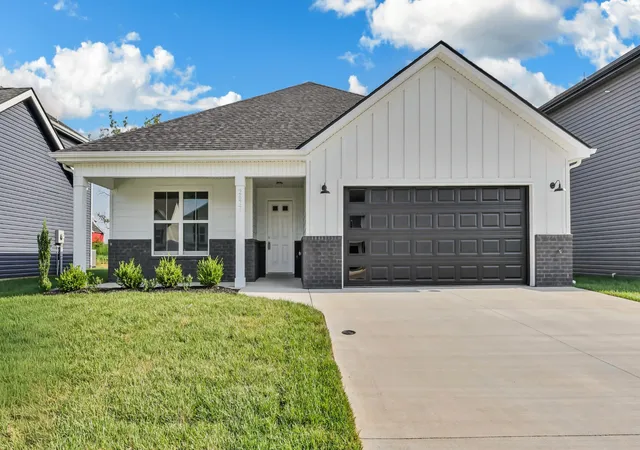 Photo 1 of Single family home for sale at 2677 Brewster Dr, Clarksville, TN 37042 | MLS# 3542361 | Listing updated on 2026-09-04