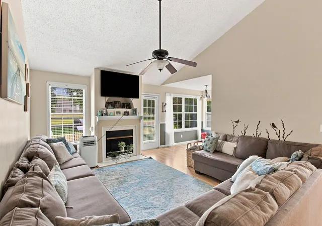 Photo 3 of Single family home for sale at 2408 Lakeshore Dr, Spring Hill, TN 37174 | MLS# 3542430 | Listing updated on 2026-09-21