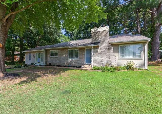 Single family home for sale at 110 Laura St, Martin, TN 38237 | MLS# 3542448