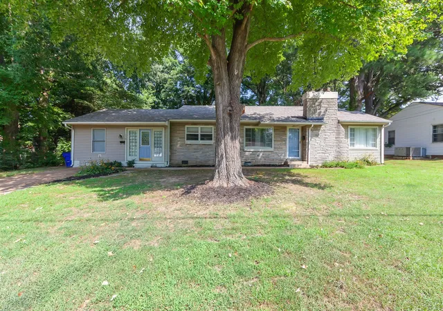 Photo 3 of Single family home for sale at 110 Laura St, Martin, TN 38237 | MLS# 3542448 | Listing updated on 2026-10-03