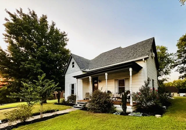 Photo 2 of Single family home for sale at 500 5th Avenue E, Springfield, TN 37172 | MLS# 3542464 | Listing updated on 2026-09-05