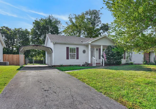 Photo 2 of Single family home for sale at 729 Princeton Cir, Clarksville, TN 37042 | MLS# 3542612 | Listing updated on 2026-09-05