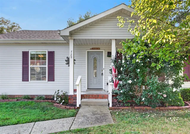 Photo 2 of Single family home for sale at 729 Princeton Cir, Clarksville, TN 37042 | MLS# 3542612 | Listing updated on 2026-09-05