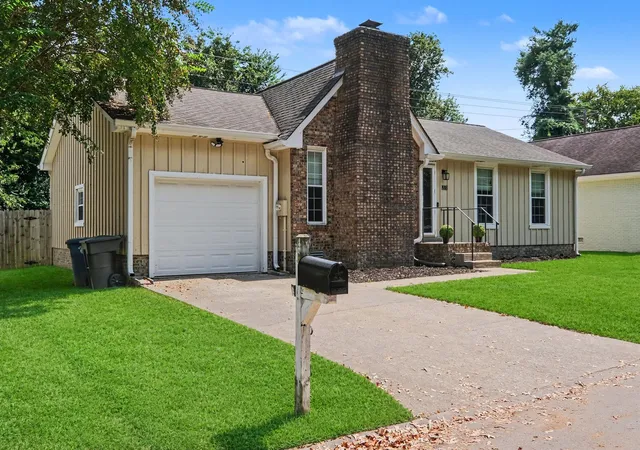 Photo 3 of Single family home for sale at 1918 Redbud Ct, Franklin, TN 37064 | MLS# 3542483 | Listing updated on 2026-09-05