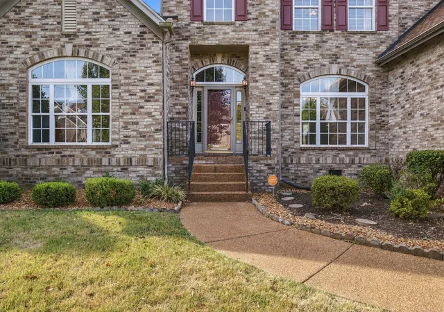 Photo 3 of Single family home for sale at 2001 Arden Ct, Mount Juliet, TN 37122 | MLS# 3626867 | Listing updated on 2026-10-30