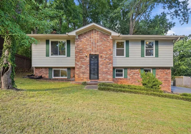 Photo 2 of Single family home for sale at 809 N Valleywood Cir, Hixson, TN 37343 | MLS# 3542528 | Listing updated on 2026-09-18