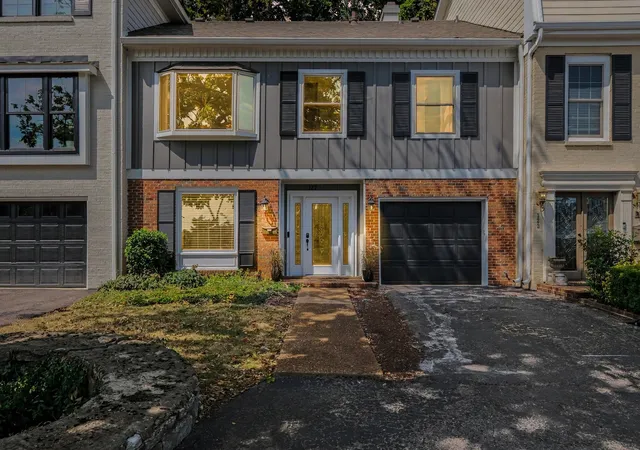 Photo 1 of Condo for sale at 122 Jefferson Sq, Nashville, TN 37215 | MLS# 3546188 | Listing updated on 2026-09-12