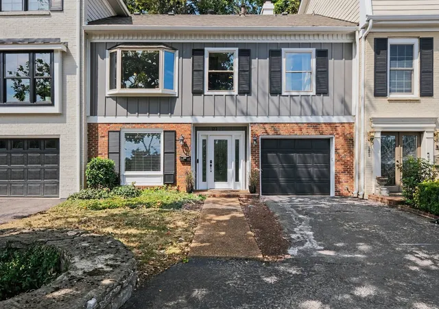 Photo 2 of Condo for sale at 122 Jefferson Sq, Nashville, TN 37215 | MLS# 3546188 | Listing updated on 2026-09-12
