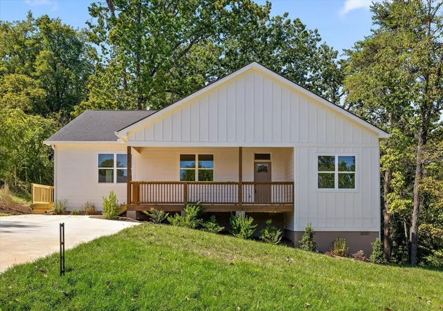 Photo 2 of Single family home for sale at 1413 Melody Ln, Chattanooga, TN 37412 | MLS# 3542543 | Listing updated on 2026-10-01