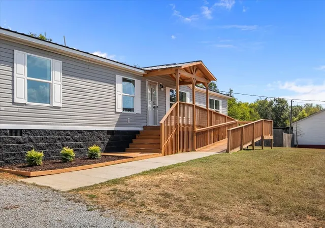 Photo 4 of Manufactured home for sale at 2208 Wayne Rd, Bon Aqua, TN 37025 | MLS# 3547128 | Listing updated on 2026-09-25