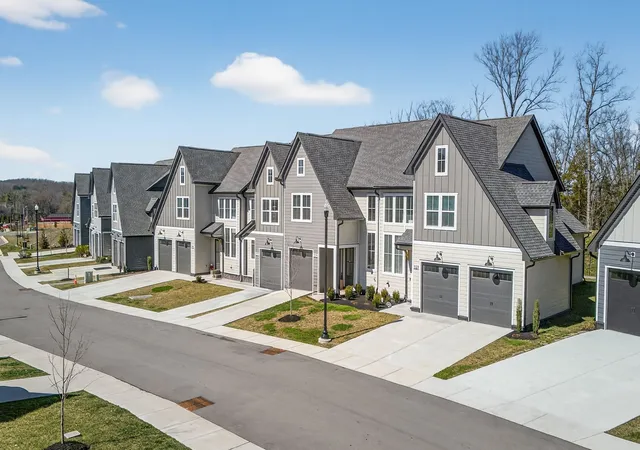 Photo 3 of Townhouse for sale at 318 Panther Dr, Murfreesboro, TN 37127 | MLS# 3542572 | Listing updated on 2026-09-26