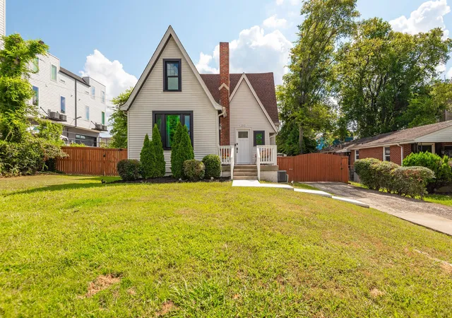 Photo 2 of Single family home for sale at 2112 24th Avenue N, Nashville, TN 37208 | MLS# 3542699 | Listing updated on 2026-09-08