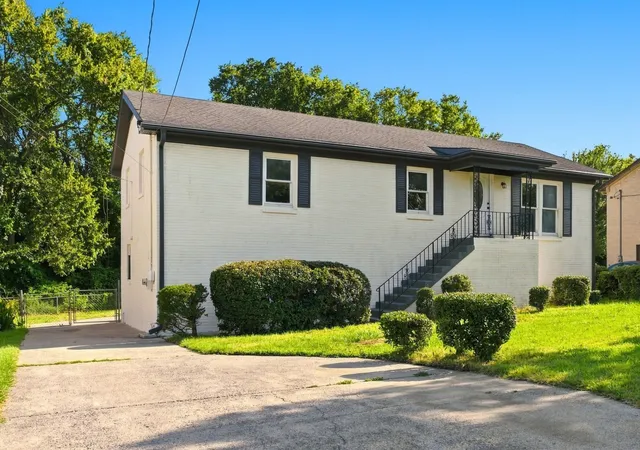 Photo 3 of Single family home for sale at 725 Roman Dr, Nashville, TN 37207 | MLS# 3542747 | Listing updated on 2026-09-17