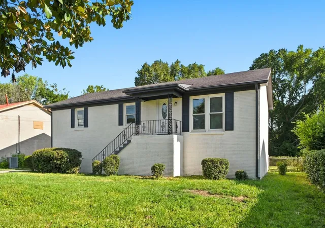 Photo 3 of Single family home for sale at 725 Roman Dr, Nashville, TN 37207 | MLS# 3542747 | Listing updated on 2026-09-17