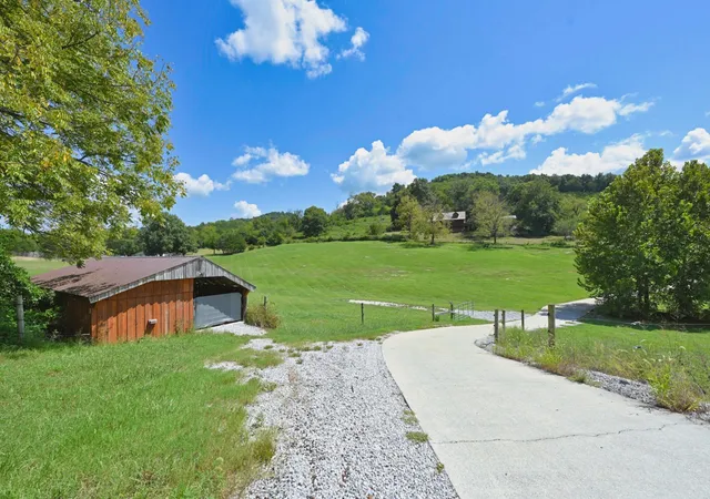 Photo 3 of House for sale at 28 Edd Hackett Rd, Pleasant Shade, TN 37145 | MLS# 3542751 | Listing updated on 2026-09-06