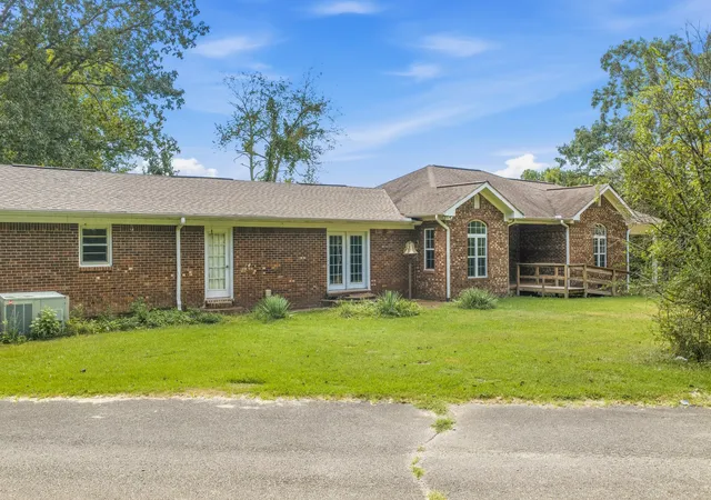Photo 4 of Single family home for sale at 221 Dickson Ln, Parsons, TN 38363 | MLS# 3547062 | Listing updated on 2026-09-14