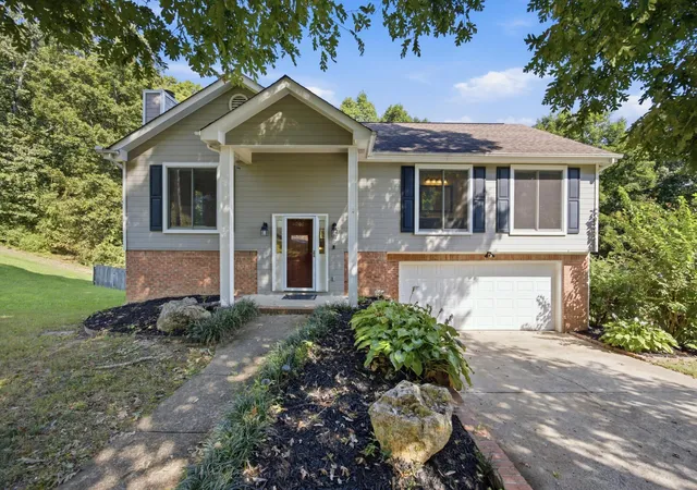 Photo 2 of Single family home for sale at 6821 Benwood Dr, Ooltewah, TN 37363 | MLS# 3542773 | Listing updated on 2026-09-22