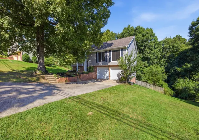 Photo 3 of Single family home for sale at 6821 Benwood Dr, Ooltewah, TN 37363 | MLS# 3542773 | Listing updated on 2026-09-22