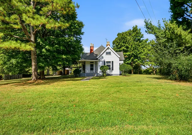 Photo 3 of Single family home for sale at 6518 Highway 49 E, Springfield, TN 37172 | MLS# 3601696 | Listing updated on 2026-10-11