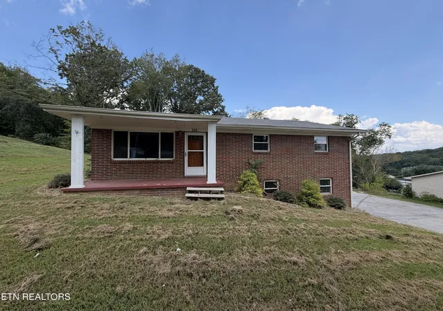 Photo 1 of Single family home for sale at 824 Pleasant View Dr, Dandridge, TN 37725 | MLS# 3542825 | Listing updated on 2026-09-06