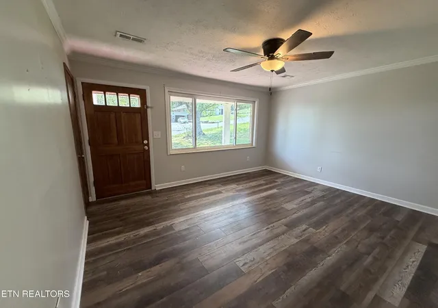 Photo 3 of Single family home for sale at 824 Pleasant View Dr, Dandridge, TN 37725 | MLS# 3542825 | Listing updated on 2026-09-06