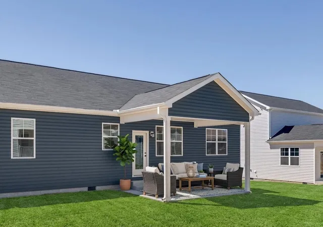 Photo 2 of Single family home for sale at 262 Stoneview Dr, Crossville, TN 38571 | MLS# 3626089 | Listing updated on 2026-10-23