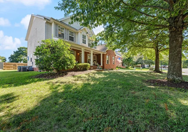 Photo 3 of Single family home for sale at 1902 Baileys Tr Dr, Spring Hill, TN 37174 | MLS# 3542893 | Listing updated on 2026-09-08