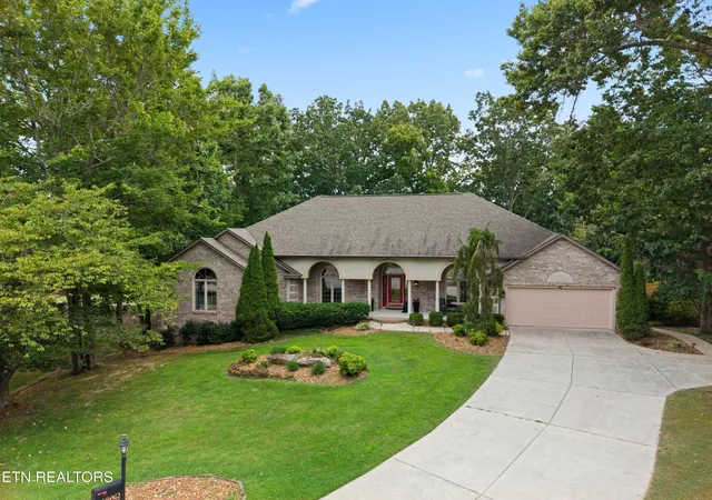 Photo 1 of Single family home for sale at 18 Mountain View Cir, Crossville, TN 38558 | MLS# 3545802 | Listing updated on 2026-09-20