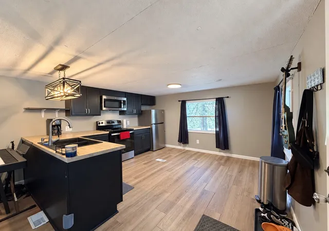 Photo 3 of Manufactured home for sale at 136 B Hall Rd, Cadiz, KY 42211 | MLS# 3542889 | Listing updated on 2026-09-06