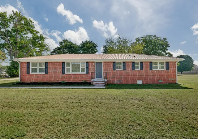 Photo 1 of Single family home for sale at 1790 Old Estill Springs Rd, Winchester, TN 37398 | MLS# 3542865 | Listing updated on 2026-09-06