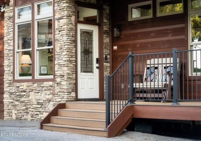 Photo 3 of Single family home for sale at 811 Sourwood Dr, Gatlinburg, TN 37738 | MLS# 3542863 | Listing updated on 2026-09-07