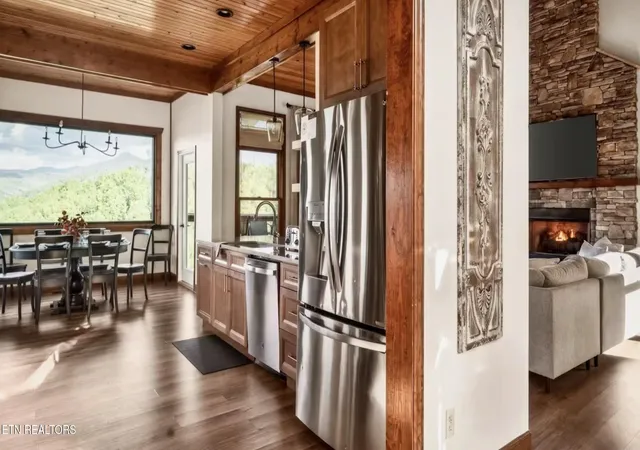 Photo 4 of Single family home for sale at 811 Sourwood Dr, Gatlinburg, TN 37738 | MLS# 3542863 | Listing updated on 2026-09-07