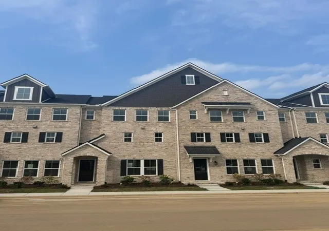 Photo 2 of Sale Pending at 5608 Redcliffe Aly, Thompsons Station, TN 37179 | MLS# 3542868 | Listing updated on 2026-09-06