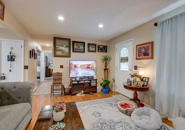 Photo 3 of Single family home for sale at 309 Bluebird Ln, Dickson, TN 37055 | MLS# 3542899 | Listing updated on 2026-09-07
