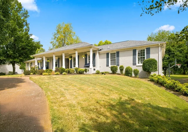 Photo 2 of Sale Pending at 8210 Brentview Ct, Brentwood, TN 37027 | MLS# 3544433 | Listing updated on 2026-10-05