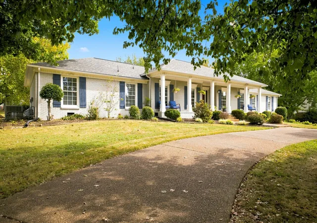 Photo 3 of Sale Pending at 8210 Brentview Ct, Brentwood, TN 37027 | MLS# 3544433 | Listing updated on 2026-10-05