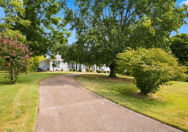 Photo 3 of Sale Pending at 8210 Brentview Ct, Brentwood, TN 37027 | MLS# 3544433 | Listing updated on 2026-10-05