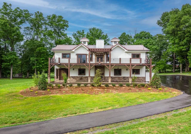 Photo 2 of Mansion for sale at 1224 Hangar Rd, Springfield, TN 37172 | MLS# 3542903 | Listing updated on 2026-09-07