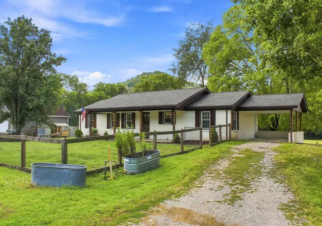 Photo 2 of Single family home for sale at 2630 Granville Hwy, Gainesboro, TN 38562 | MLS# 3543117 | Listing updated on 2026-09-07