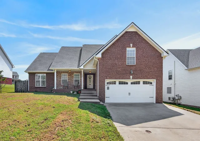 Photo 2 of Single family home for sale at 1809 Patricia Dr, Clarksville, TN 37040 | MLS# 3542924 | Listing updated on 2026-09-16