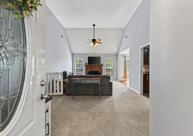 Photo 3 of Single family home for sale at 1809 Patricia Dr, Clarksville, TN 37040 | MLS# 3542924 | Listing updated on 2026-09-16