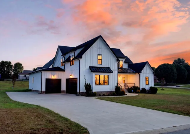 Photo 3 of Single family home for sale at 105 Sarah Frances Ct, Clarksville, TN 37043 | MLS# 3542966 | Listing updated on 2026-09-30